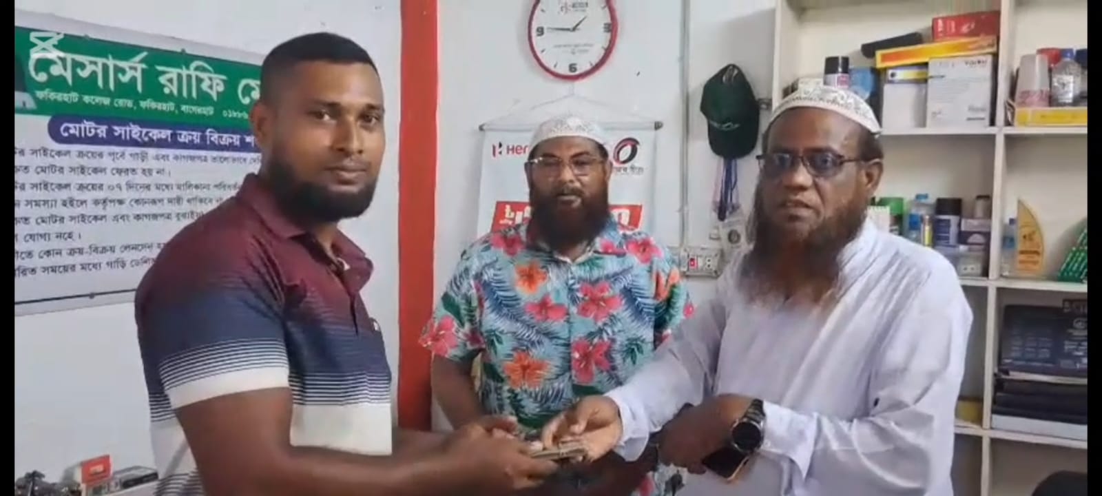 বাগেরহাটের ফকিরহাটে ৫ ক্ষুদ্র ব্যবসায়ী পেলেন সুদমুক্ত ‘কর্জে হাসানা’ ঋণ