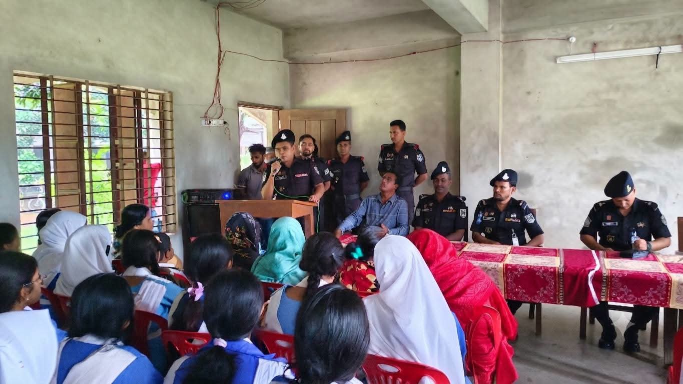 কাশিয়ানীতে র‍্যাবের উদ্যোগ; ইভটিজিং- মাদক প্রতিরোধে সচেতনতামূলক সভা