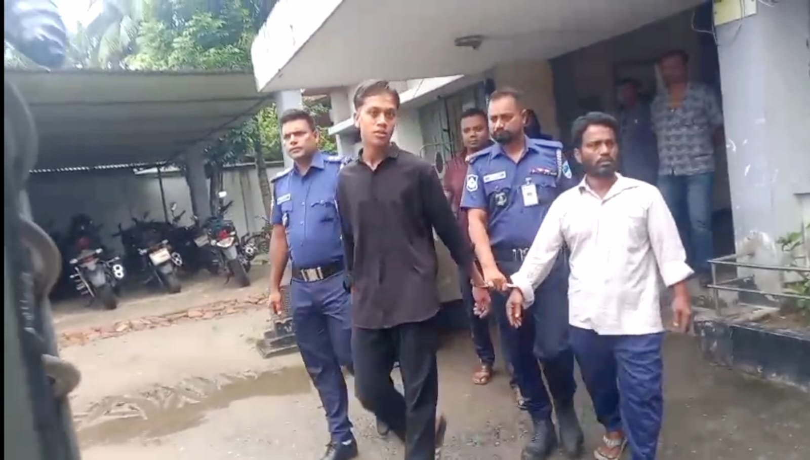 ​ফুলতলায় চাঞ্চল্যকর সাব্বির হত্যা: দীর্ঘ ৪ মাস পর ১ ও ৩ নম্বর আসামি গ্রেপ্তার