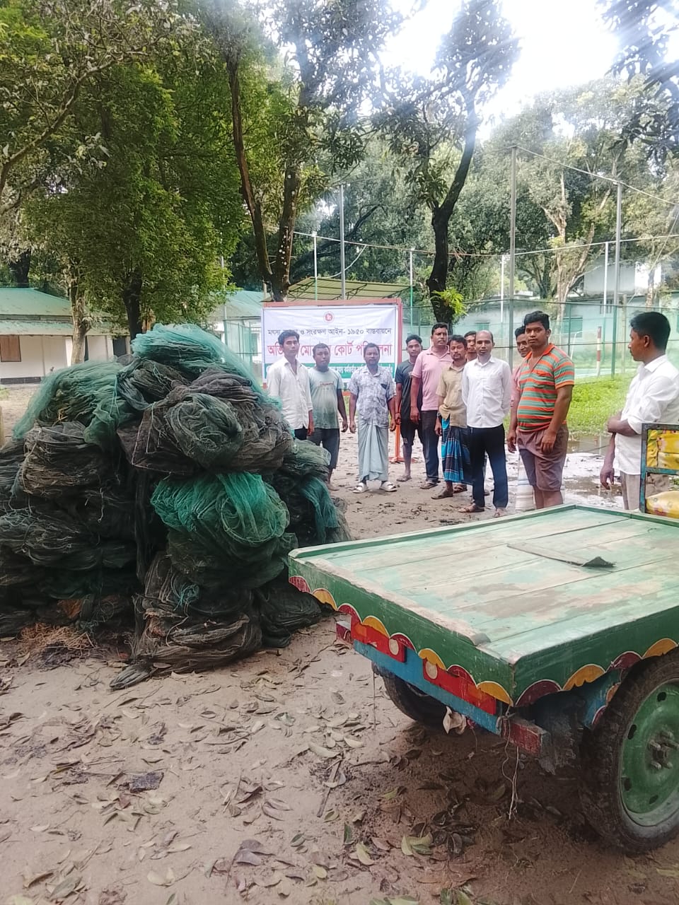পীরগঞ্জে বিভিন্ন জলাশয় থেকে চায়না দুয়ারী ও কারেন্ট জাল জব্দ