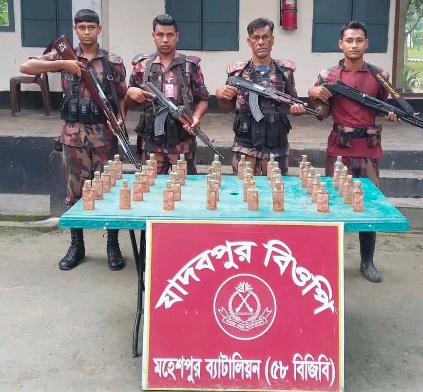 মহেশপুরে বিজিবির বিশেষ অভিযান: ৪০ বোতল ভারতীয় মদ উদ্ধার! 