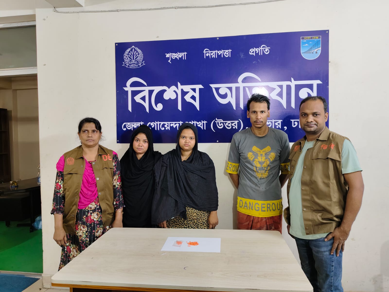 সাভারে দুই নারী মাদক ব্যবসায়ীসহ ৩ জন গ্রেফতার 