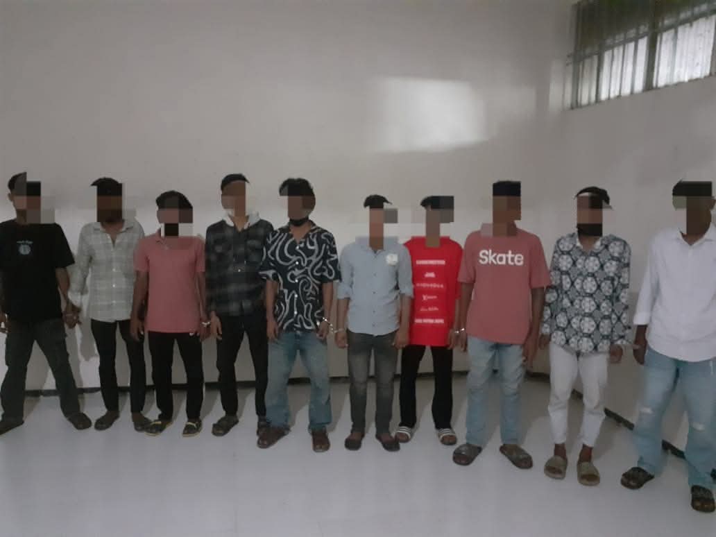 বাগেরহাটে নিষিদ্ধ ঘোষিত সংগঠন ছাত্রলীগের মিছিলের প্রস্তুতিকালে দেশীয় অস্ত্র ও ব্যানারসহ ১৭ জন গ্রেপ্তার