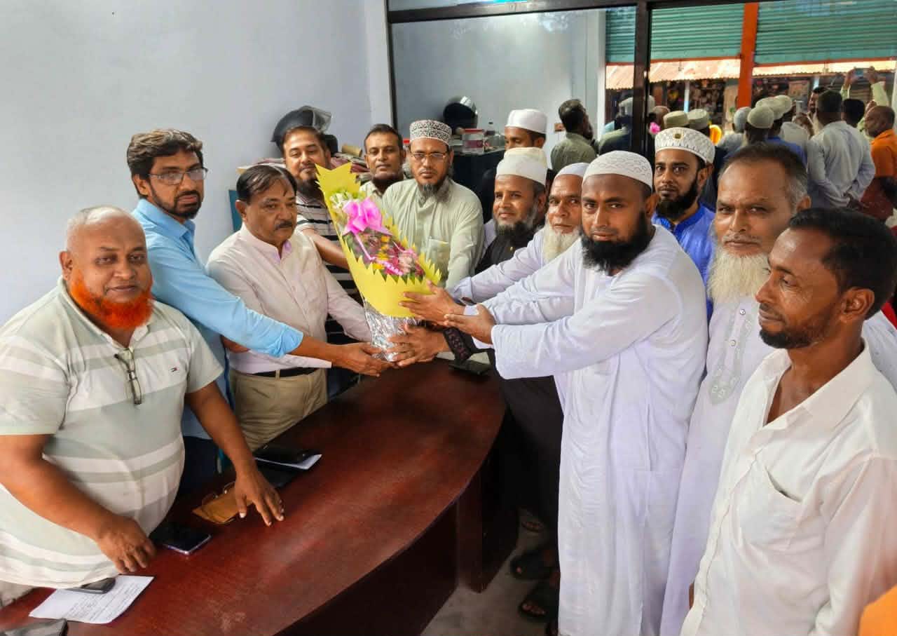 ফকিরহাট উপজেলা বিএনপির সভাপতি কামরুল ইসলাম গোড়ার সঙ্গে ওলামা দলের সৌজন্য সাক্ষাৎ
