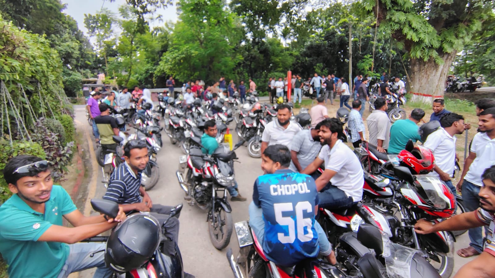 ঠিকাদারি প্রথা বাতিল করে কোম্পানির অধীনে চাকরির দাবিতে ঝিনাইদহে বিএটিবি’র মাঠ কর্মীদের কর্মবিরতি ঘোষণা
