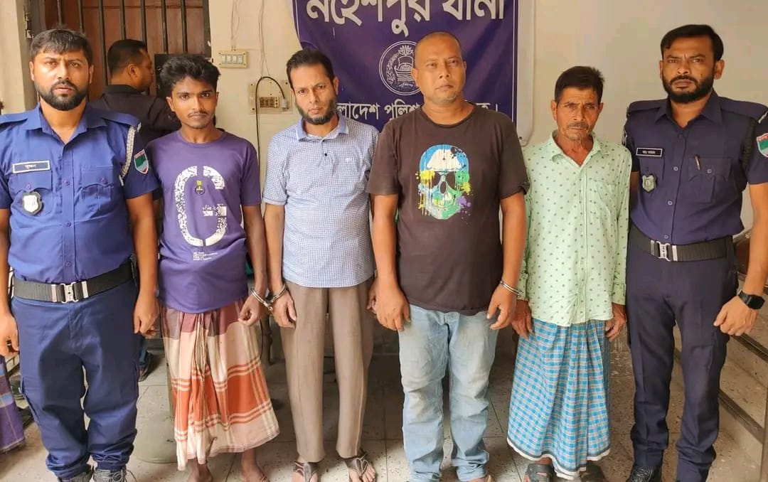 ঝিনাইদহের মহেশপুরে পুলিশের অভিযানে ওয়ারেন্টভুক্ত আসামি গ্রেপ্তার