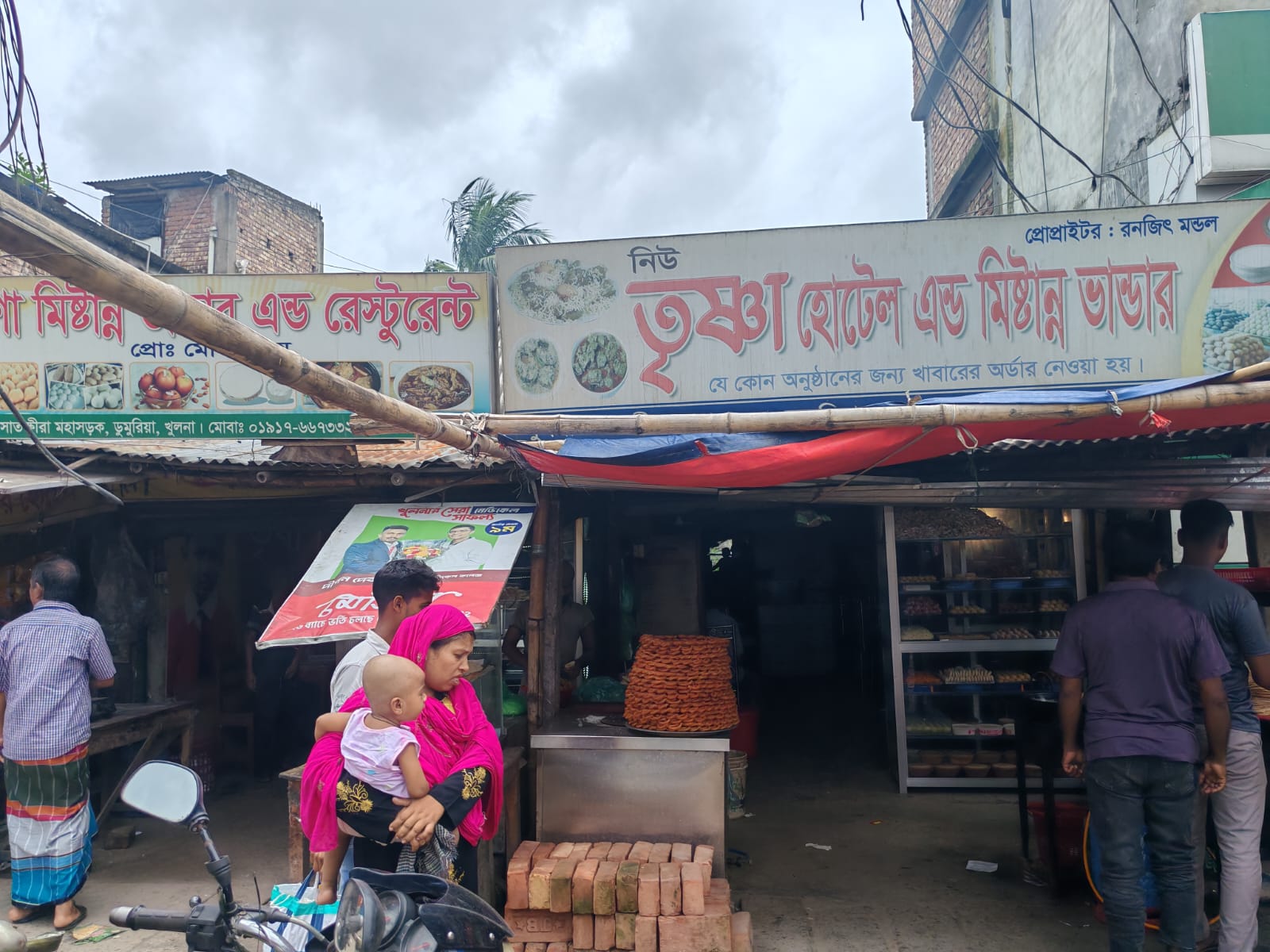 ডুমুরিয়া উপজেলা প্রশাসনের নাকের ডগায় অস্বাস্থ্যকর পরিবেশে ভেজাল খাদ্য উৎপাদন