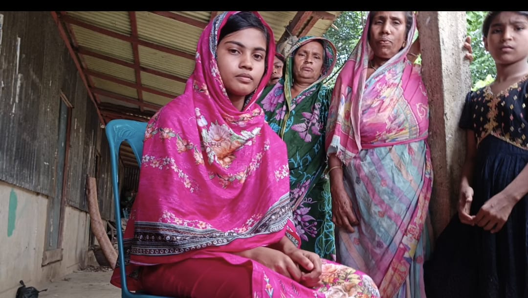 তাহিরপুরে বিয়ের দাবিতে প্রেমিকের বাড়িতে তরুণীর অনশন
