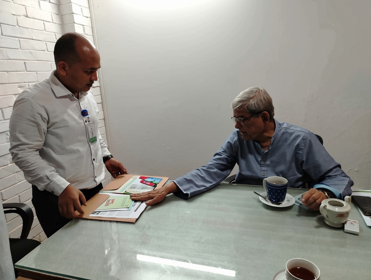 প্রবাসী কল্যাণ সেন্টারের কার্যক্রম সম্পর্কে মন্ত্রী মির্জা ফখরুল ইসলাম আলমগীরের সাক্ষাৎ 