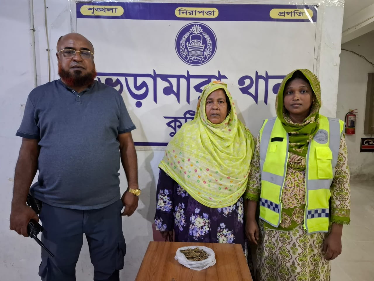 ভেড়ামারায় পুলিশের অভিযানে ১০০ গ্রাম গাঁজাসহ গ্রেপ্তার ১