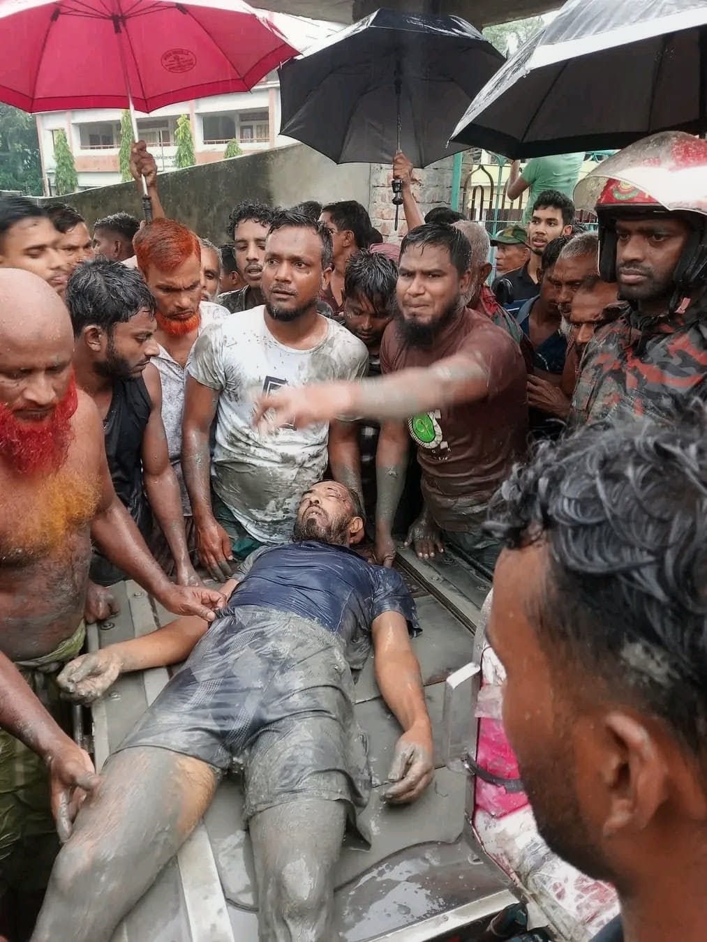 বাগেরহাটে নির্মাণাধীন ভবনের দেওয়াল ধসে শ্রমিক নিহত