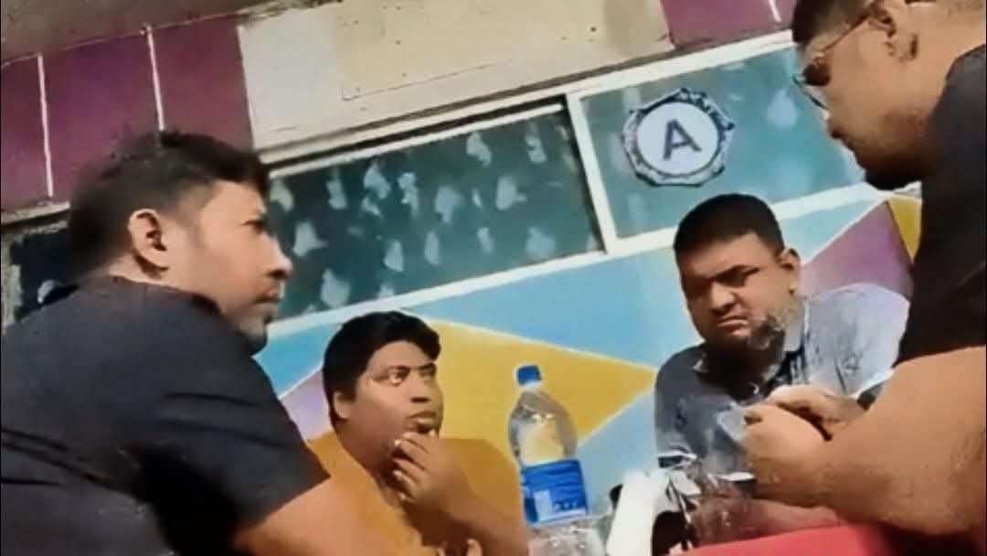 গভীর রাতে শীর্ষ মাদক কারবারিদের বৈঠক