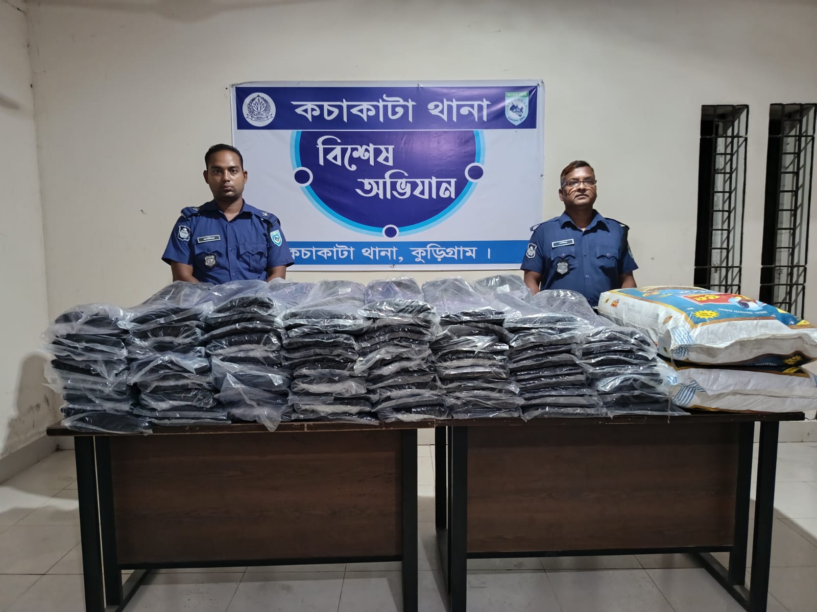 নাগেশ্বরীতে বাঁশঝাড়ে প্যান্টপিস-জিরা উদ্ধার, পলাতক ৫