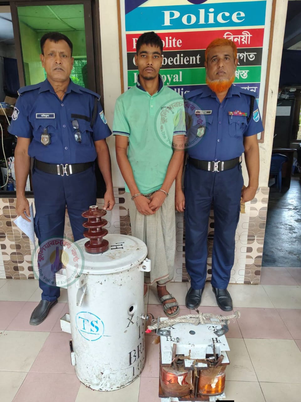 ট্রান্সফরমার চুরি করতে গিয়ে জনতার হাতে আটক চোর