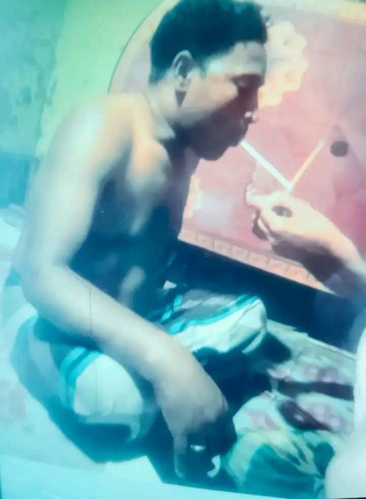 খোকন ডাক্তার এর ইয়াবা সেবনের ছবি প্রকাশ্যে