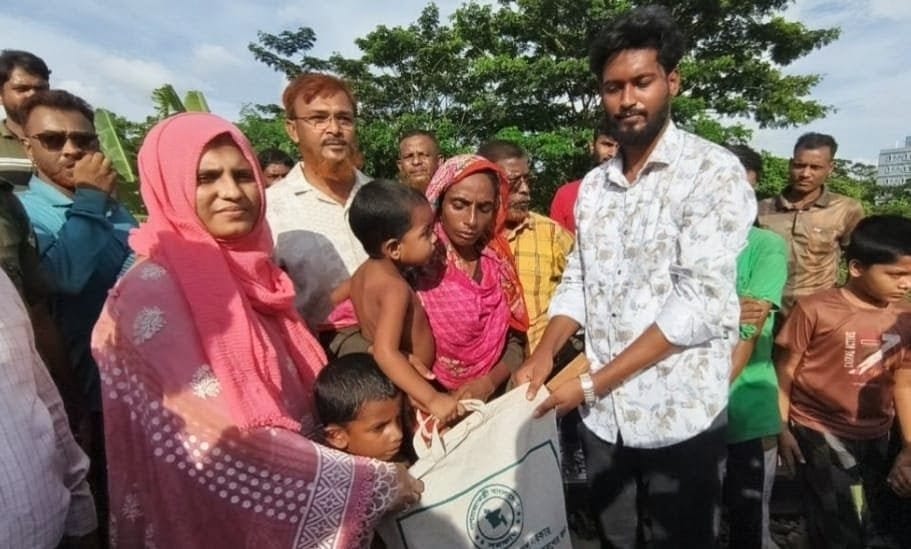 চুল বিক্রির ঘটনা: অসহায় রেহানার পাশে পরিবেশ প্রতিমন্ত্রী