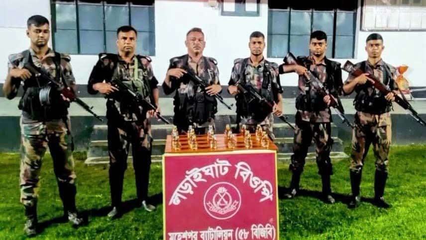 সীমান্তে বিজিবির অভিযানে ২২ বোতল ভারতীয় মদ জব্দ! ​ স্টাফ