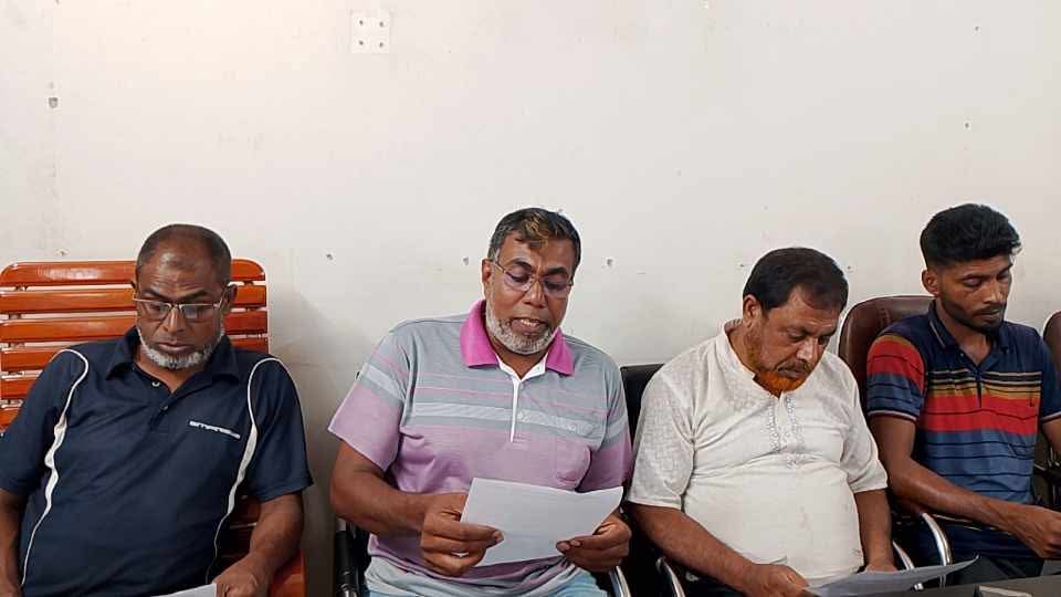 সরকারি খাল দখলমুক্ত করার দাবিতে সংবাদ সম্মেলন