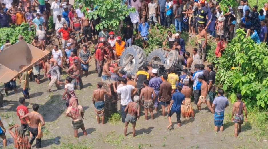 খাদে পড়া ট্রাক্টরের নিচে থাকার পর চালক অলৌকিকভাবে উদ্ধার