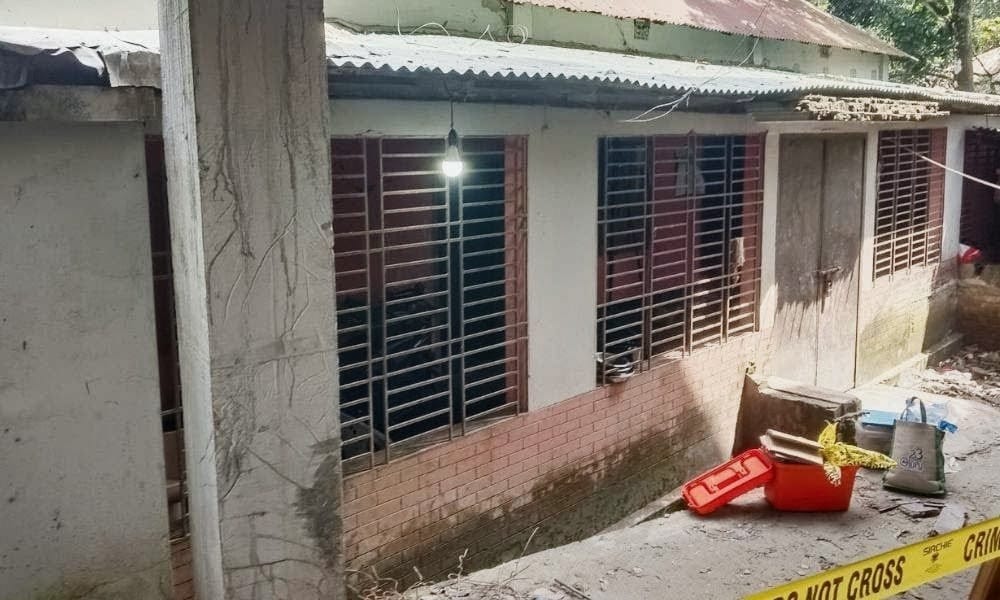 ব্যবসায়ীর বাড়ীতে ডাকাতির ঘটনায় গৃহকর্ত্রী খুন