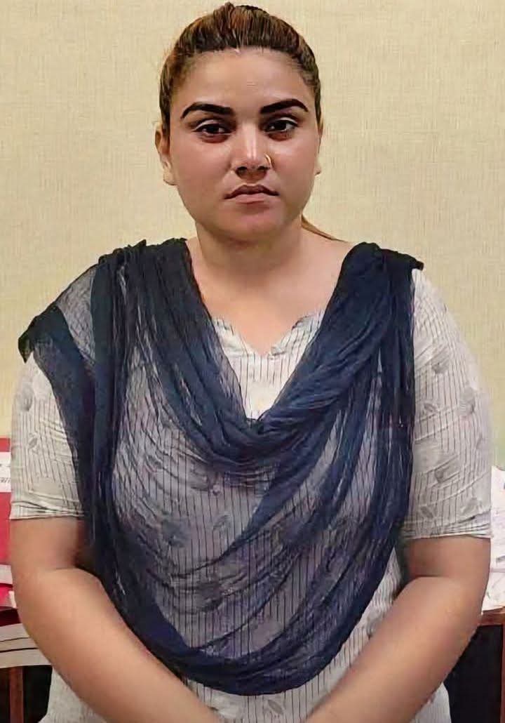 ইয়াবা সহ সুন্দরী “মেহু” আটক