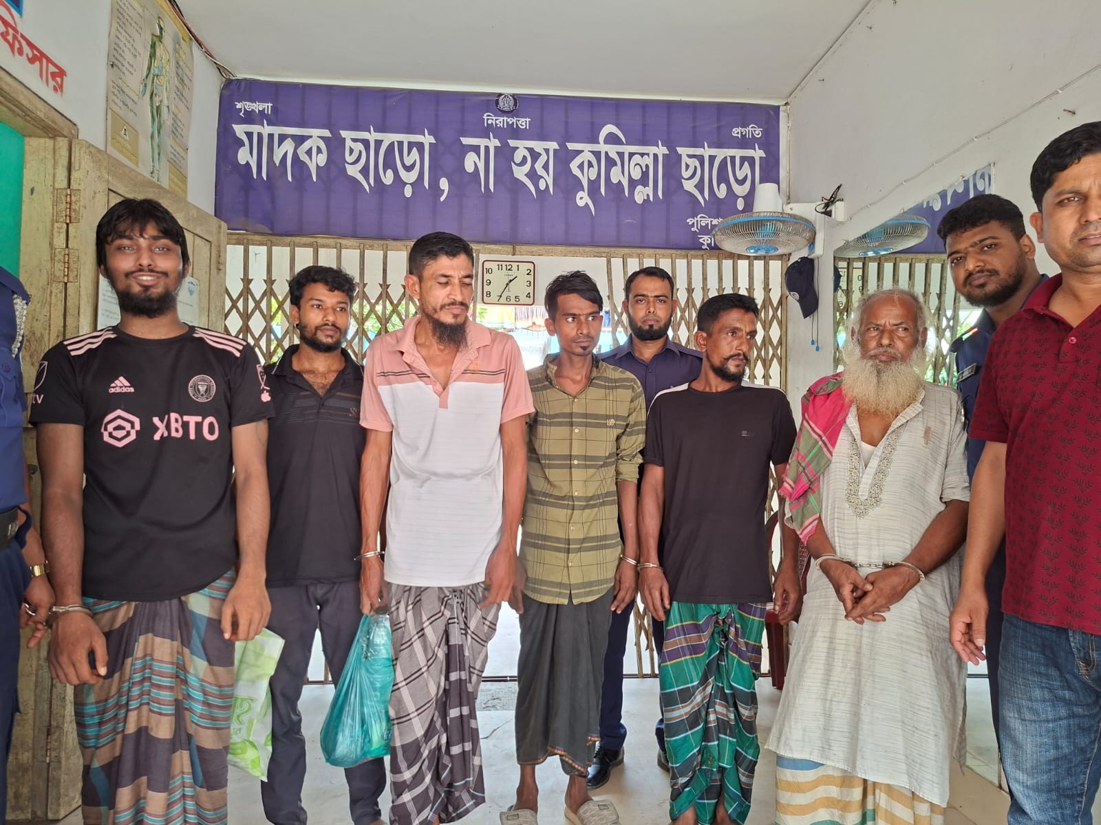 মাদকবিরোধী অভিযানে আটক ৬
