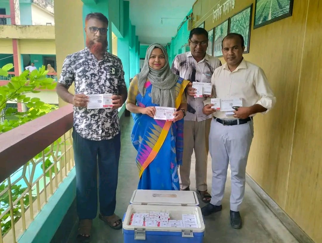 কালিগঞ্জ উপজেলা স্বাস্থ্য কমপ্লেক্সে জলাতঙ্ক ভ্যাকসিন ও এন্টি ভেনম হস্তান্তর