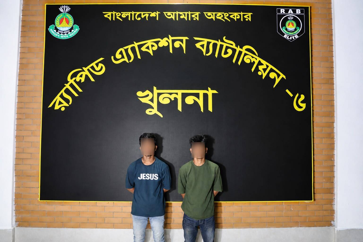 র‍্যাবের অভিযানে হত্যা মামলার দুই আসামি গ্রেপ্তার
