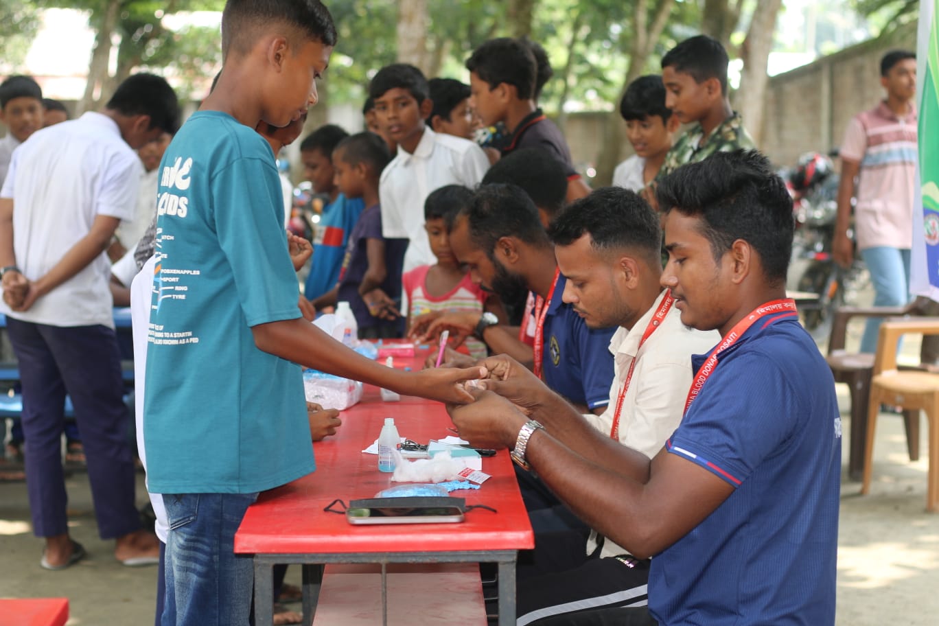 বলরামহাটে বিনামূল্যে রক্তের গ্রুপ নির্ণয় ও স্বেচ্ছায় রক্তদানে উৎসাহিতকরণ ক্যাম্পেইন