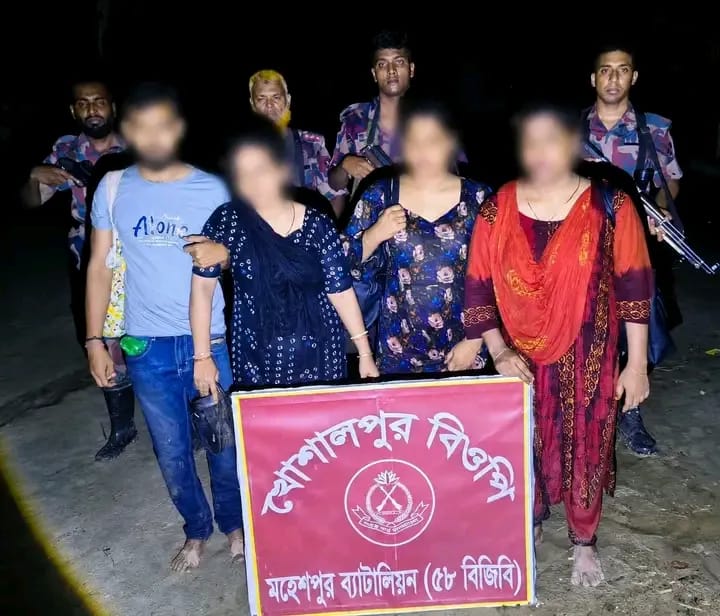 সীমান্ত দিয়ে অবৈধভাবে ভারতে যাওয়ার সময় ৪ জন আটক