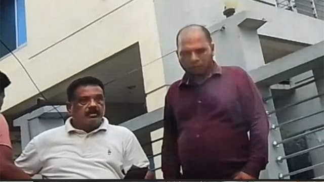 সাংবাদিকদের ওপর হামলা, ক্যামেরা-মোবাইল ও টাকা কেড়ে নেওয়ার অভিযোগ