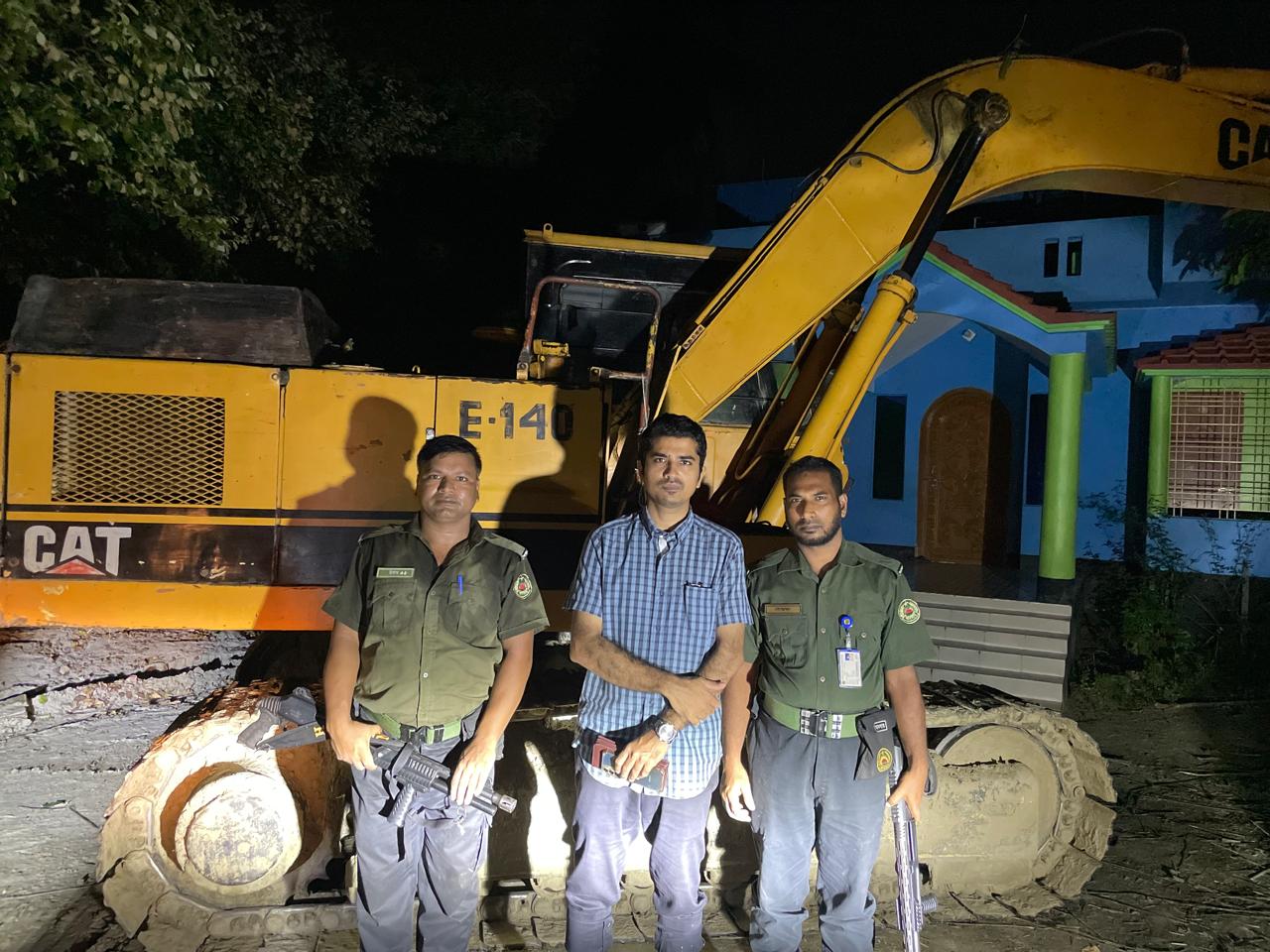 ফসলি জমির টপসয়েল কাটার বিরুদ্ধে অভিযান