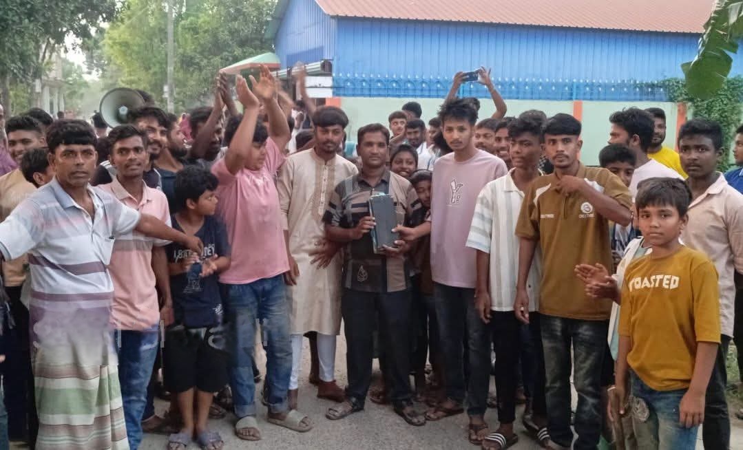 তীব্র লোডশেডিং ও ভূতুড়ে বিলের ক্ষোভ
