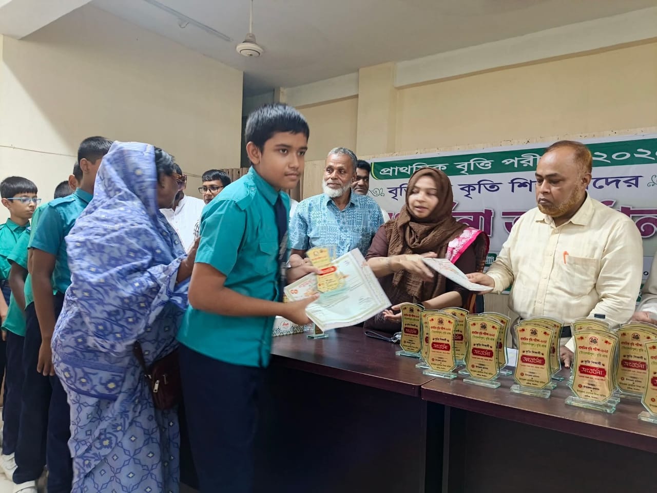 ঝিনাইদহের কালীগঞ্জে প্রাথমিক বৃত্তিপ্রাপ্ত শিক্ষার্থীদের সংবর্ধনা
