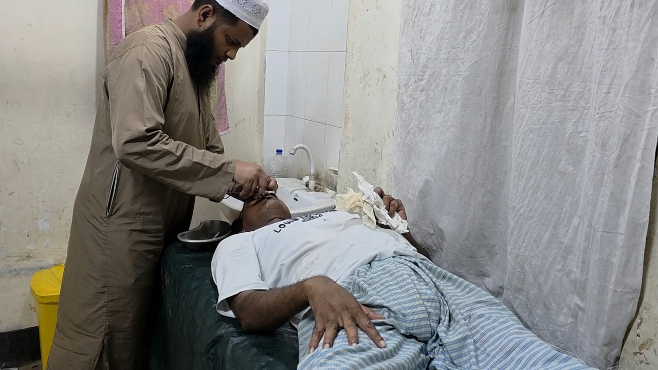 হোটেল মালিককে কুপিয়ে জখম