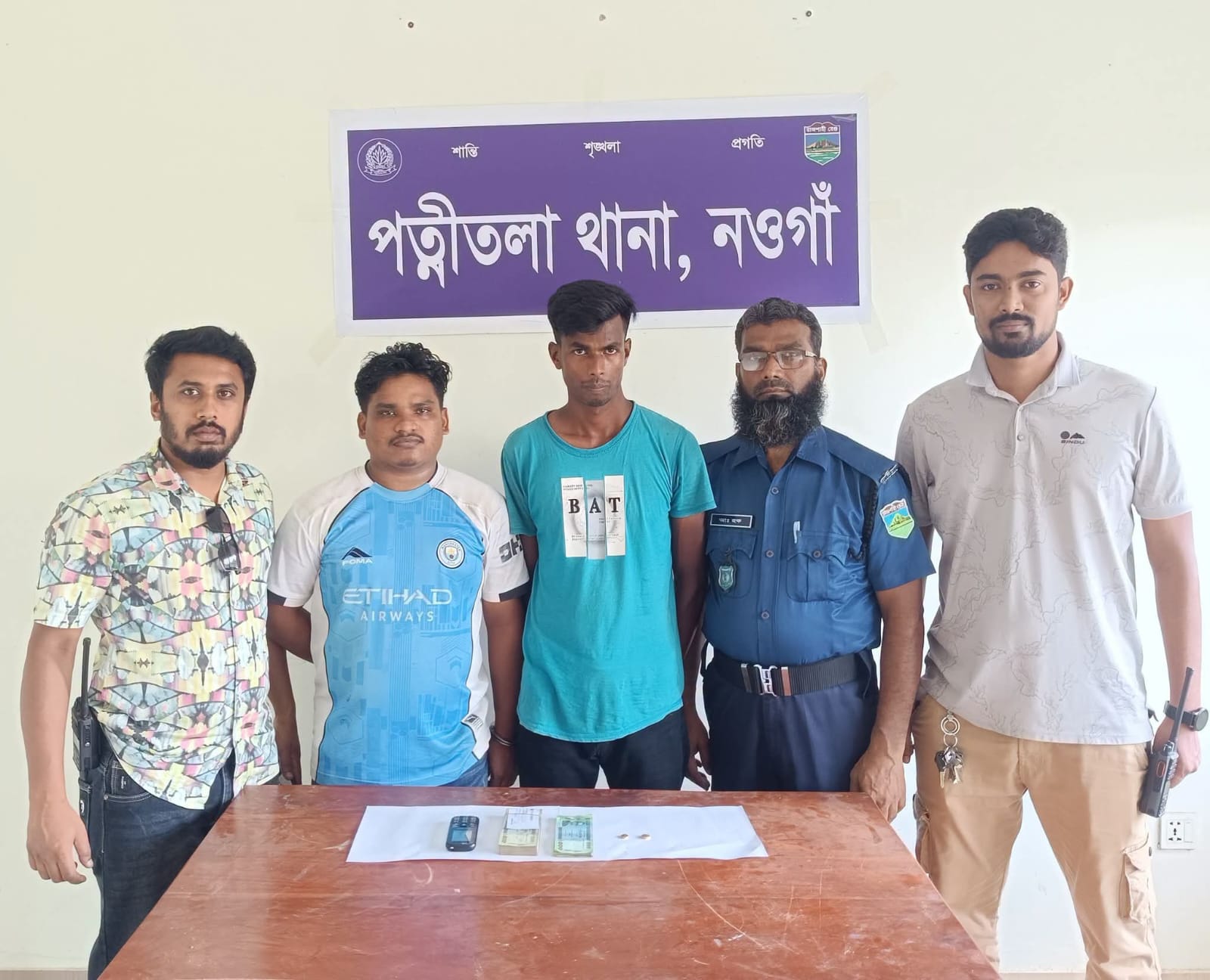 আবাসিক ভবনে চুরি: স্বর্ণালঙ্কার ও নগদ ৬৯ হাজার টাকা উদ্ধার, গ্রেপ্তার ২