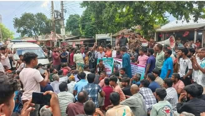 খালি শ্যাম্পুর প্যাকেট নিয়ে সংঘর্ষে আহত ১৫ নিহত ১ 