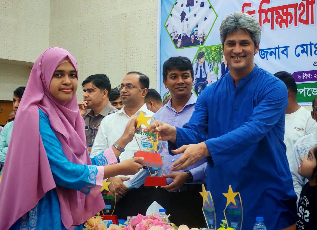 কৃতি শিক্ষার্থীদের সংবর্ধনা ও শিক্ষা উপকরণ বিতরণ অনুষ্ঠিত