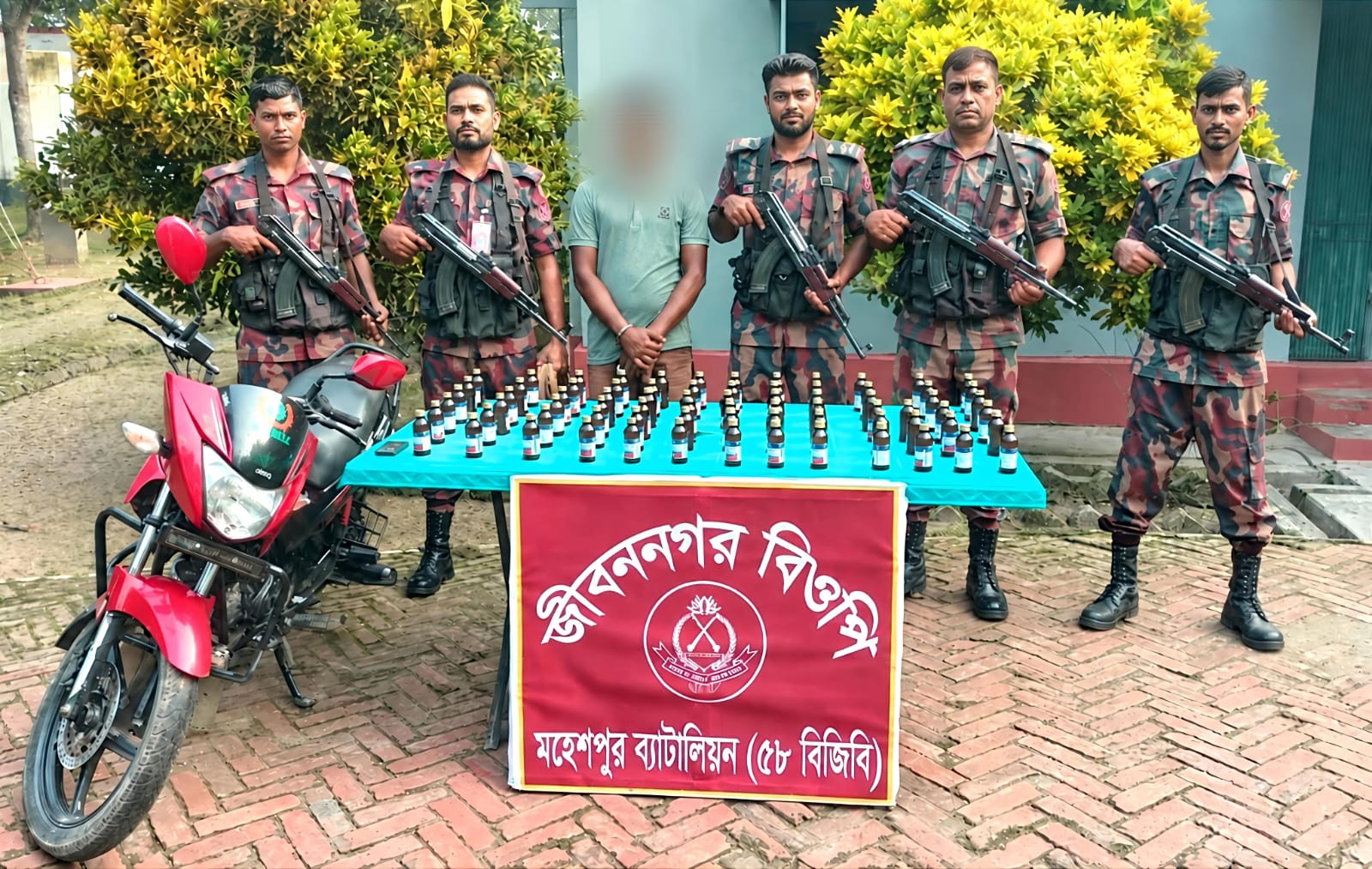 জীবননগরে ৭৫ বোতল ‘উইনসেরেক্স’ সিরাপ ও মোটরসাইকেলসহ আটক এক জন