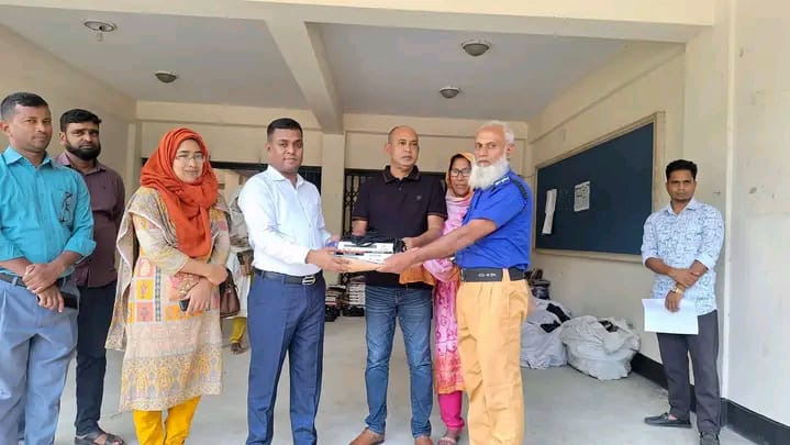 দশটি ইউনিয়নের গ্রাম পুলিশ পেল নতুন পোষাক ও সরঞ্জাম