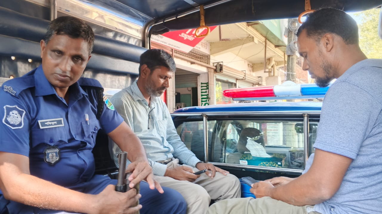 ঘর দেওয়ার প্রতারণার মামলায় ৩ জন গ্রেপ্তার
