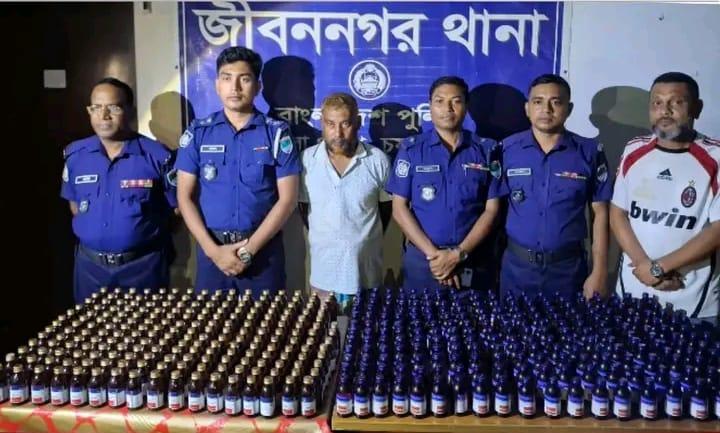 জীবননগরে পুলিশের অভিযানে ৪৫৩ বোতল মাদকদ্রব্য উদ্ধার, গ্রেপ্তার ১